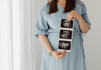 kaboompicsyoung-pregnant-woman-with-ultrasound-photos-26774